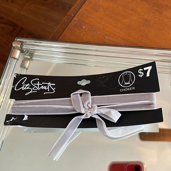 Bundle of two velvet choker necklaces/gray & maroon - Picture 2 of 5